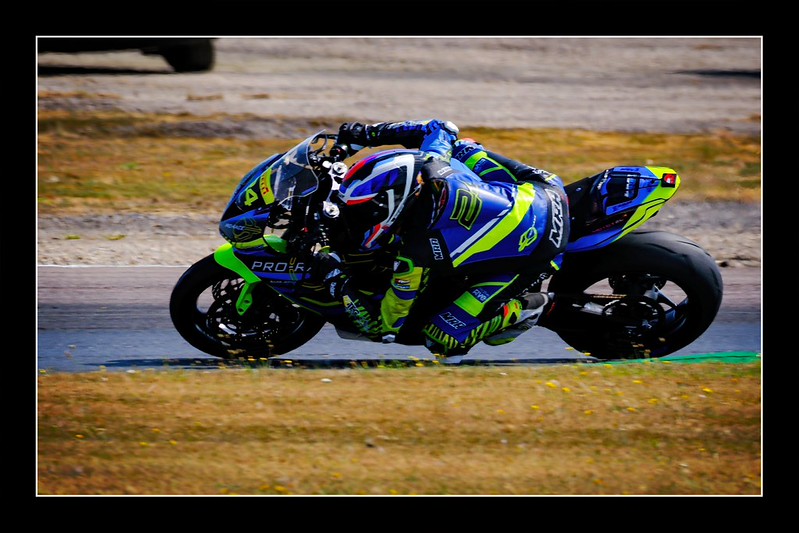 Motorcycle panning photograph at Thruxton Circuit
